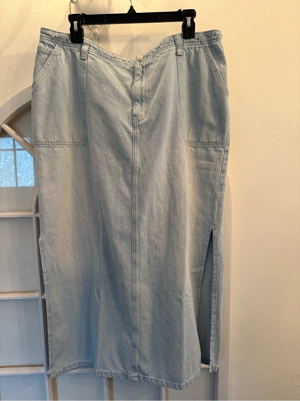 ASOS DESIGN Plus Size Light Wash Denim Maxi Skirt with Side Slits – US 14